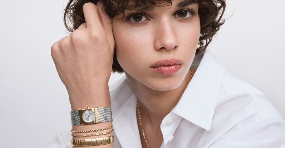 كالفن كلاين: سحر التصاميم الهندسية الانسيابية