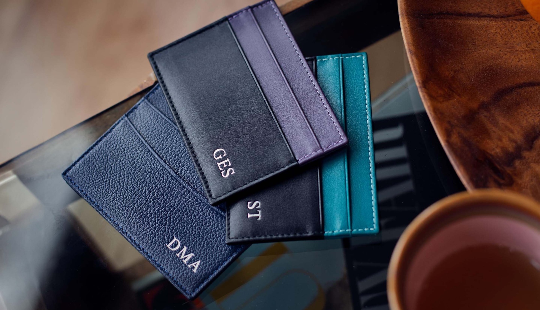 الحقائب والمنتجات الجلدية