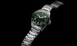 The Glashütte Original SeaQ Panorama Date in reed green