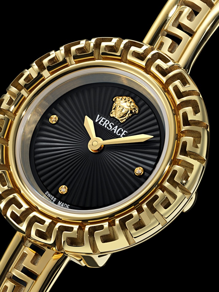 ساعات فيرساتشي