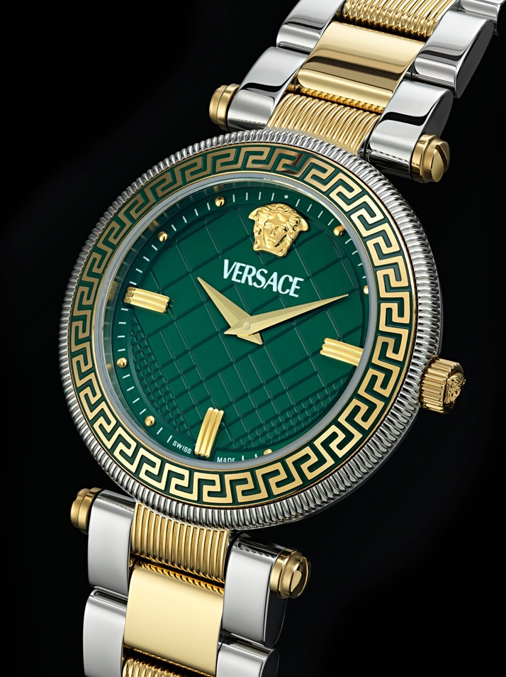 ساعات فيرساتشي