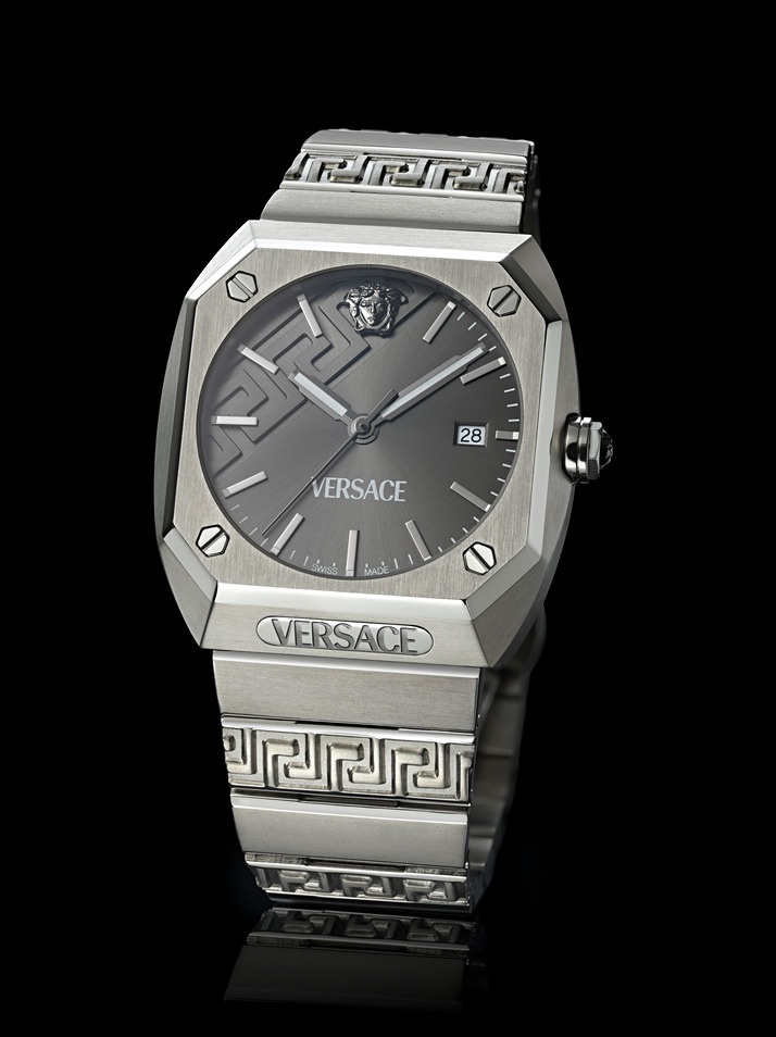 ساعات فيرساتشي